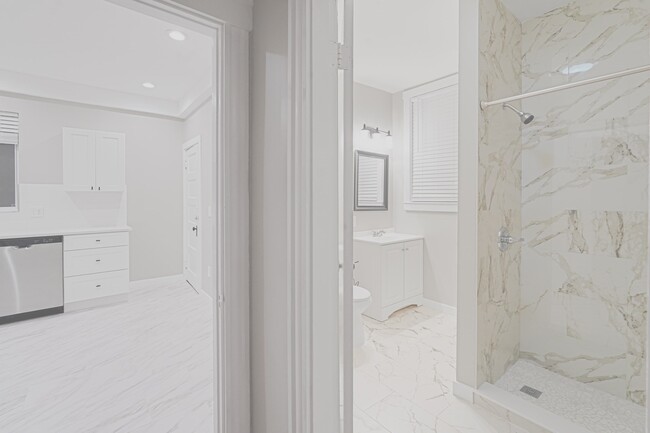 Building Photo - 381 Adams St