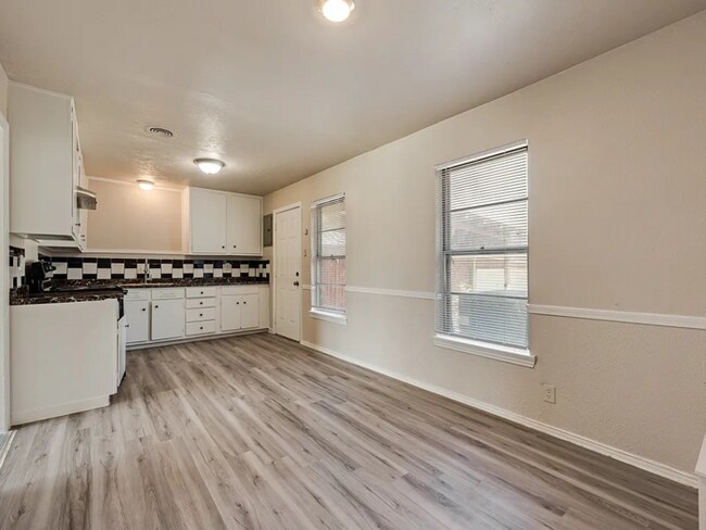 Building Photo - 165 Eisenhower Blvd