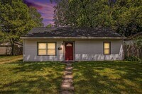 Building Photo - Charming 3-Bed/1-Bath Ranch Style with Garage