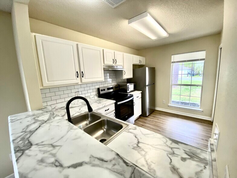 Building Photo - 1082 Antigua Cir