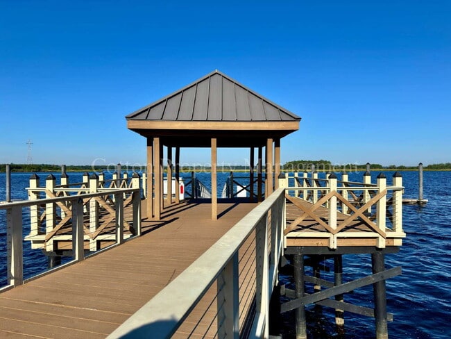 Building Photo - 2BR/2.5BA townhome in River Lights Communi...