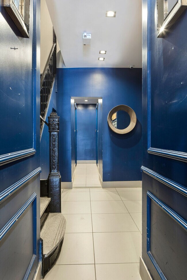 Building Photo - 417 E 61st St