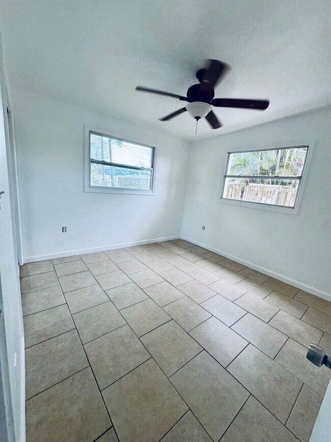 Building Photo - For Rent – 4 Bedroom Single Family Home in Pinellas Park, FL