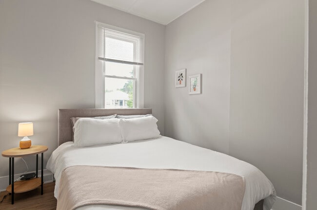 Building Photo - 125 W Circular St