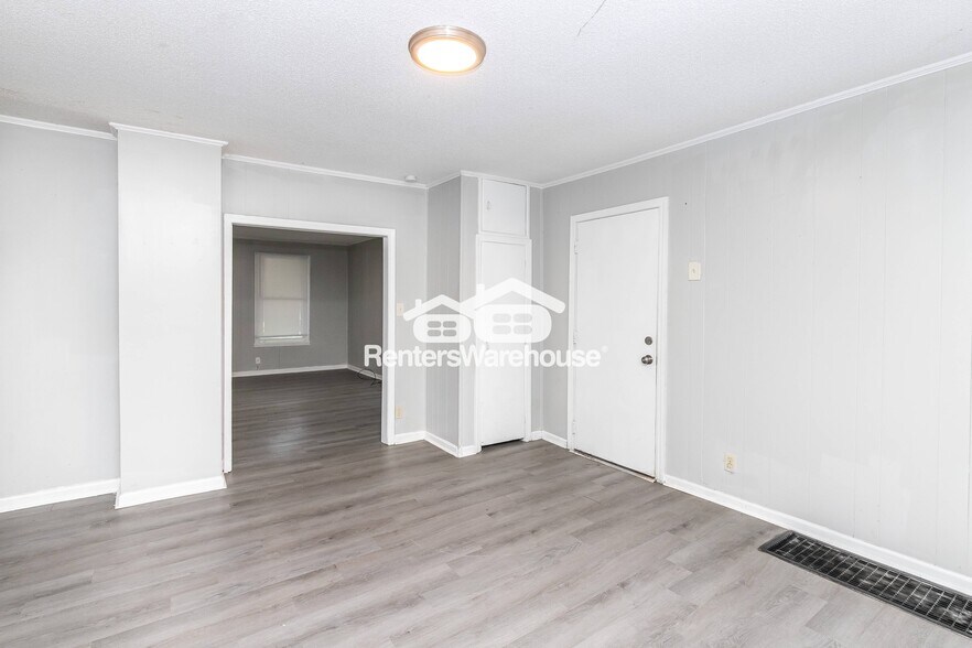 Building Photo - 808 S Grand Ave