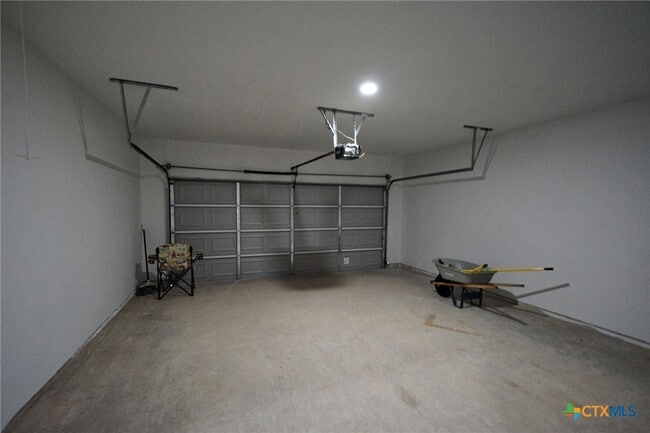 Building Photo - 1234 Clearcreek Dr
