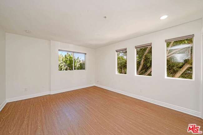 Building Photo - 2311 Schader Dr