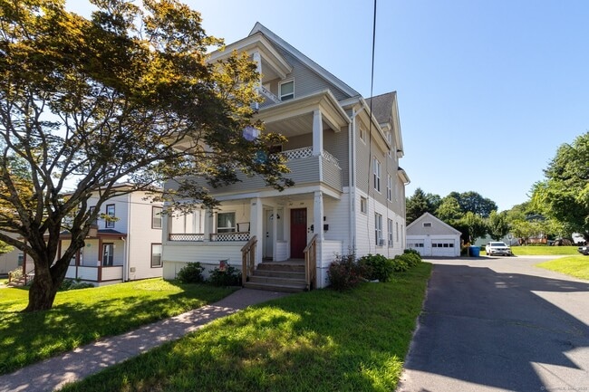 Primary Photo - 207 Divinity St