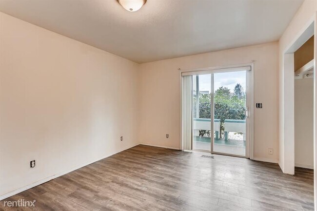 Building Photo - 1305 37th St SE