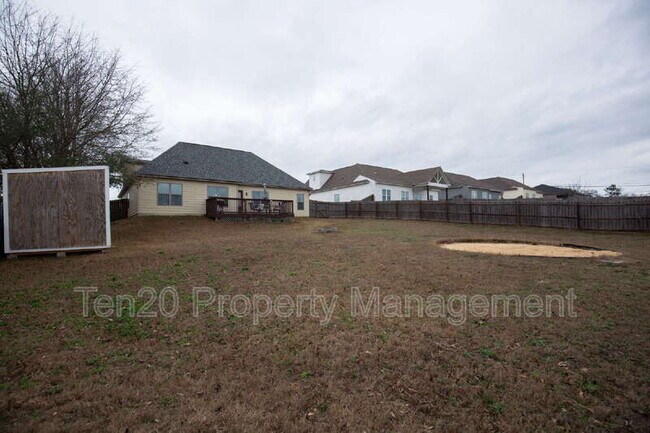 Building Photo - 3100 Gatewood Dr