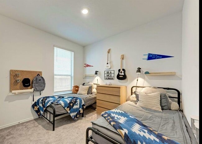 Building Photo - 112 Bennington Dr