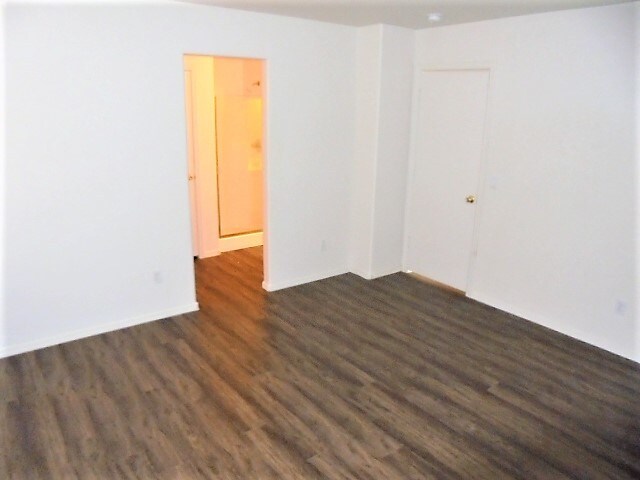 Building Photo - 12717 W Paradise Dr