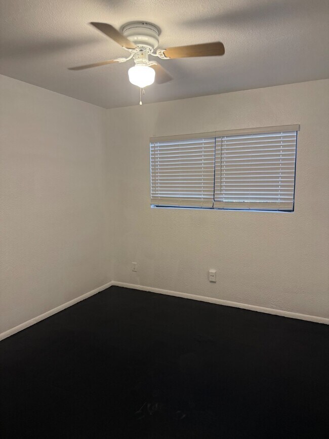 Building Photo - 415 E 49th St