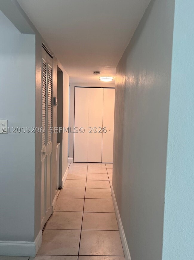 Building Photo - 8870 Fontainebleau Blvd
