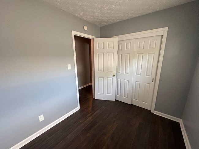 Building Photo - East Fountain Square 3 Bedrooms 1.5 Baths