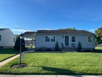 Building Photo - 420 E Maple St