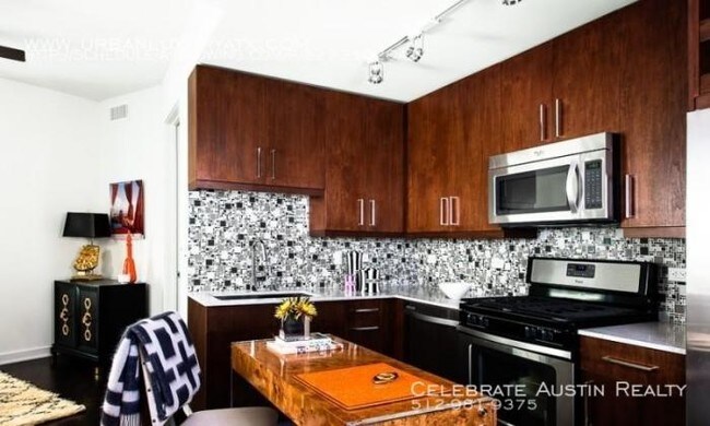 Building Photo - bedroom in Austin TX 78701