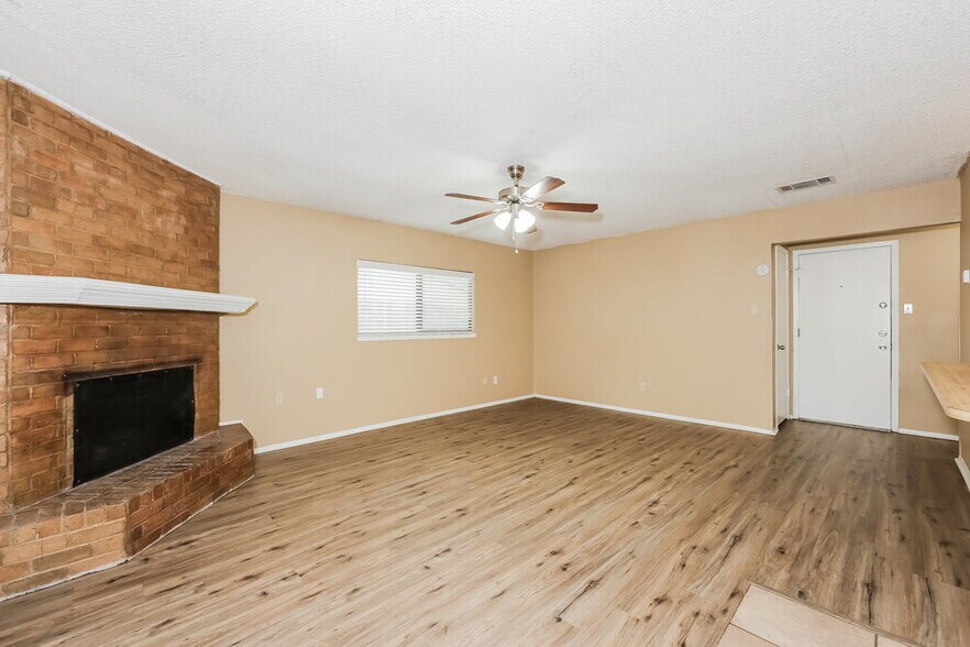 Building Photo - 6109 Springwood Dr