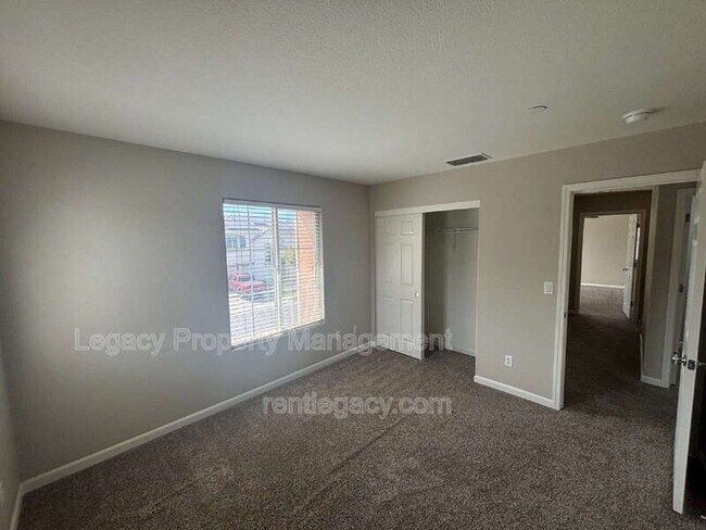 Building Photo - 893 Equinox Loop