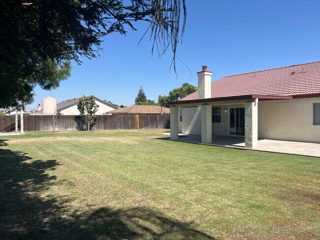 Building Photo - Northwest Bakersfield