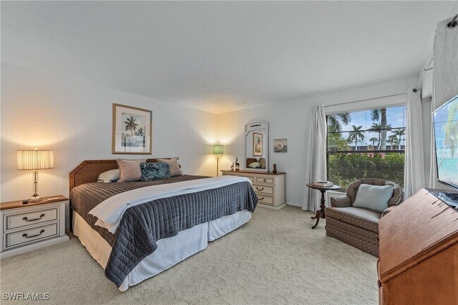 Building Photo - 980 Palm View Dr