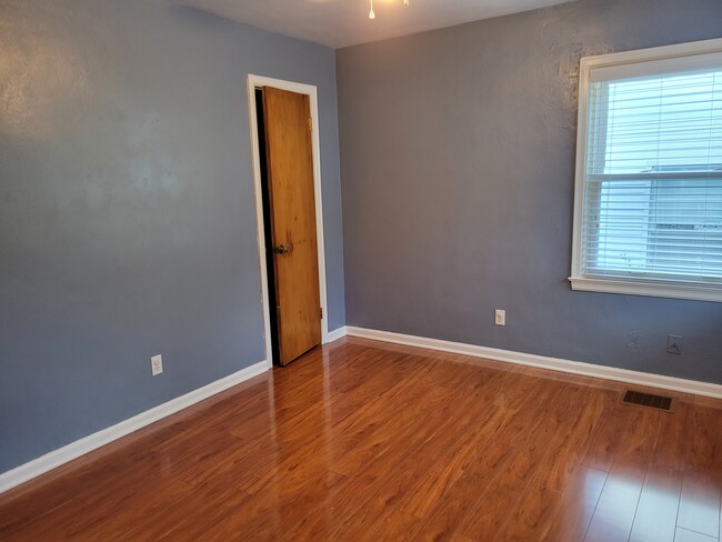 office/family room 1 - 53 S Westview Ave