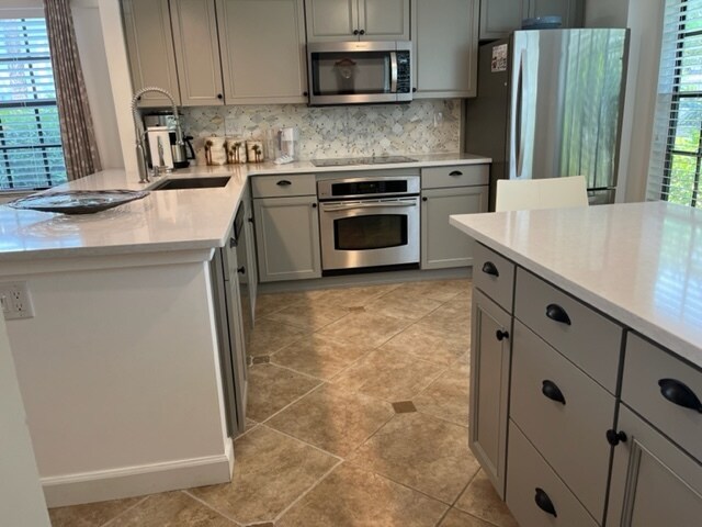 Building Photo - 823 Meadowland Dr