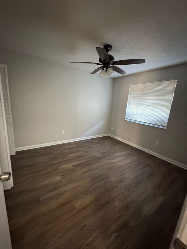 Building Photo - Recently renovated 2 Bedrooms and 1 Bath d...