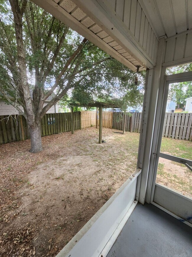Building Photo - 552 Brooke Hampton Dr