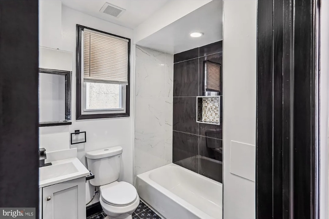 Building Photo - 1820 Walbrook Ave