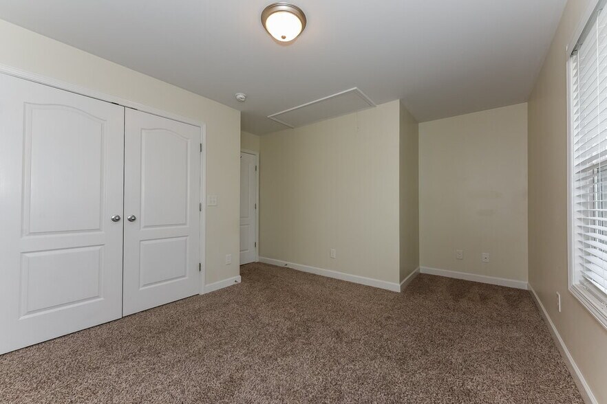 Building Photo - 8002 Starling Ct