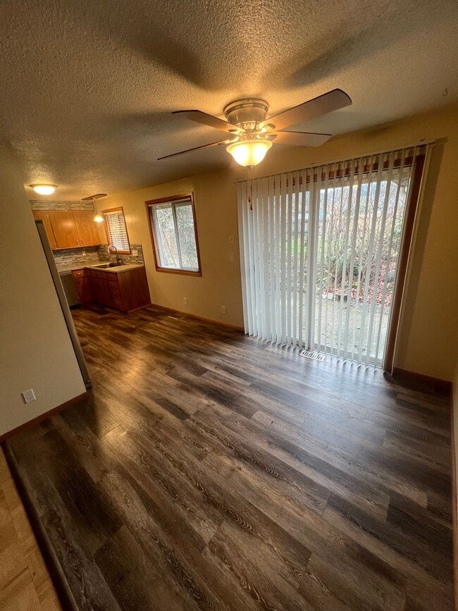 Building Photo - A great connection make all the difference!