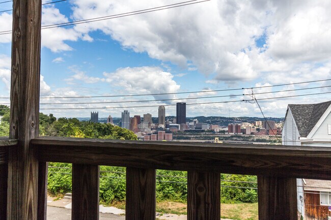 Building Photo - 1028 E Warrington Ave