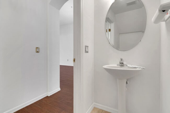 Building Photo - 14130 Winchester Ct