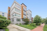 Building Photo - 915 12th St NE