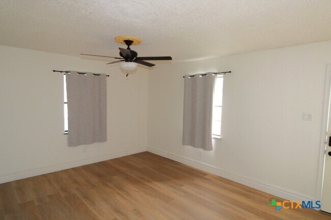 Building Photo - 604 Traci Dr