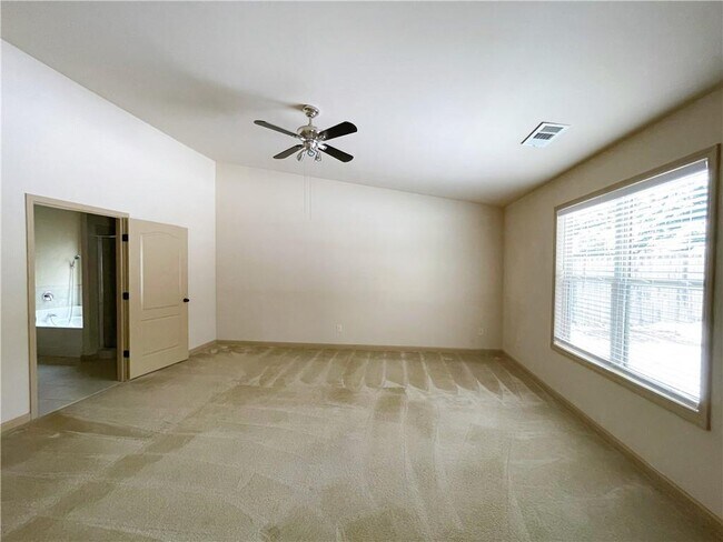 Building Photo - 1821 Bridle Rd