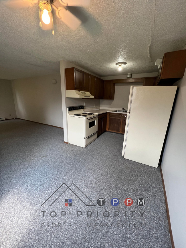 Building Photo - 1 Bedroom | 1 Bathroom Unit in Charles Cit...