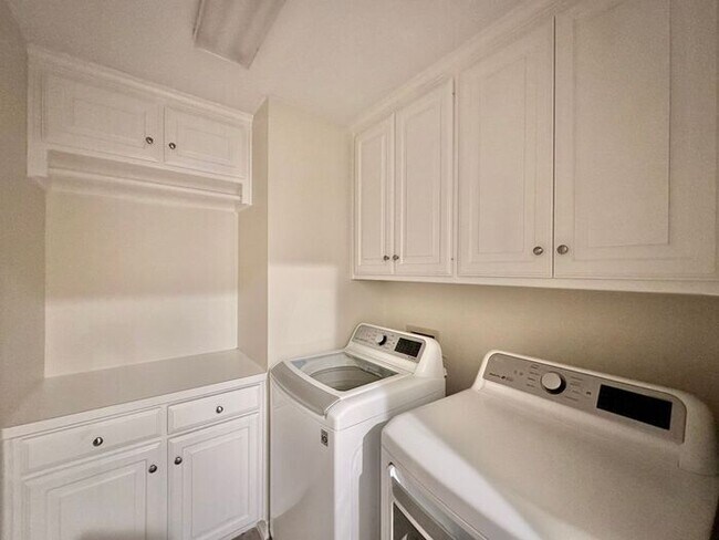 Building Photo - Available Now! Stunning Home in the Heart ...