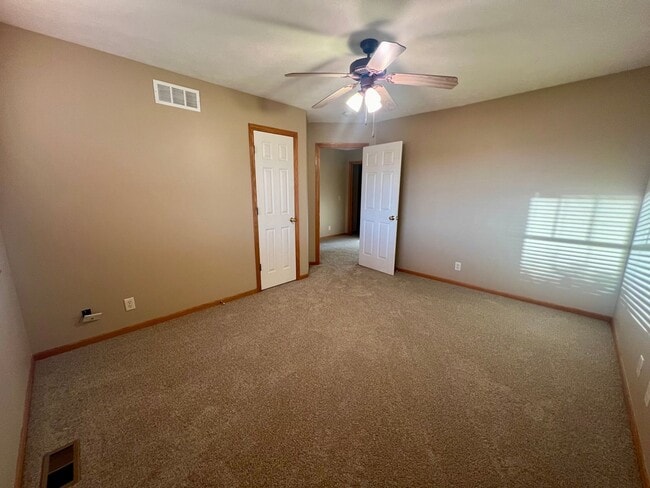 Building Photo - **AVAILABLE SOON**Beautiful 3 bed townhome off 84th & Holdrege