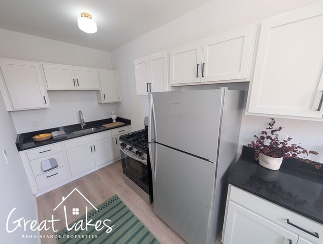 Building Photo - Cozy Studio 1 Bathroom now available for rent