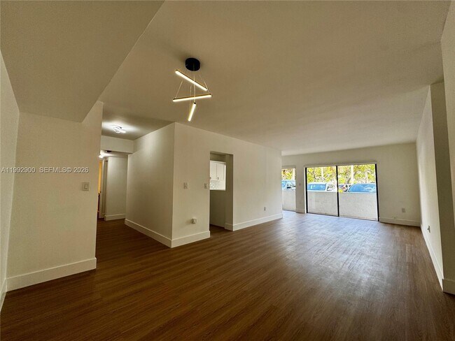 Building Photo - 5900 SW 127th Ave