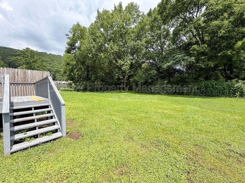 Building Photo - 407 Hotwater Rd