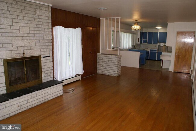 Building Photo - 6056 Lincoln Way W