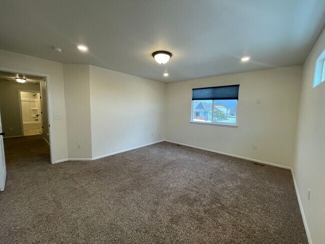 Building Photo - 1472 Skimmer St