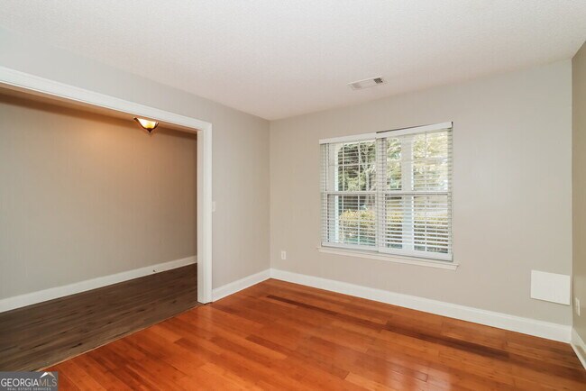 Building Photo - 118 Bainbridge Ct