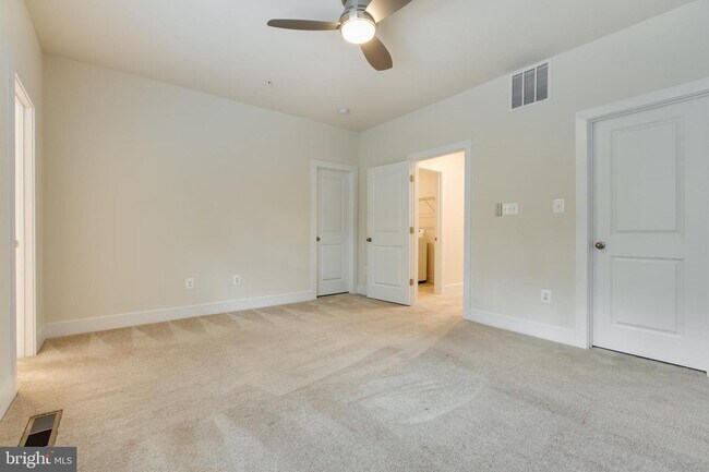 Building Photo - 2546 Buckthorn Dr