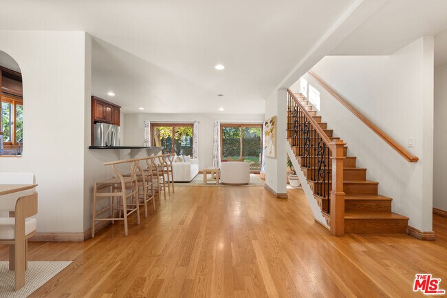 Building Photo - 7917 Westlawn Ave