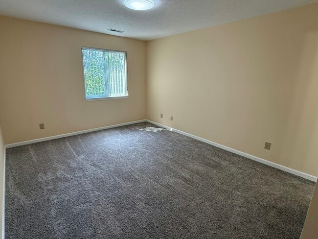 Building Photo - 10136 Carnation Ct