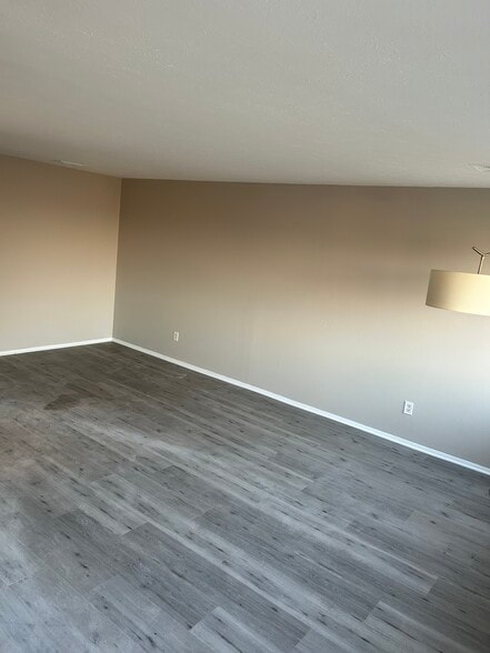 Building Photo - 6640 Pearl Rd